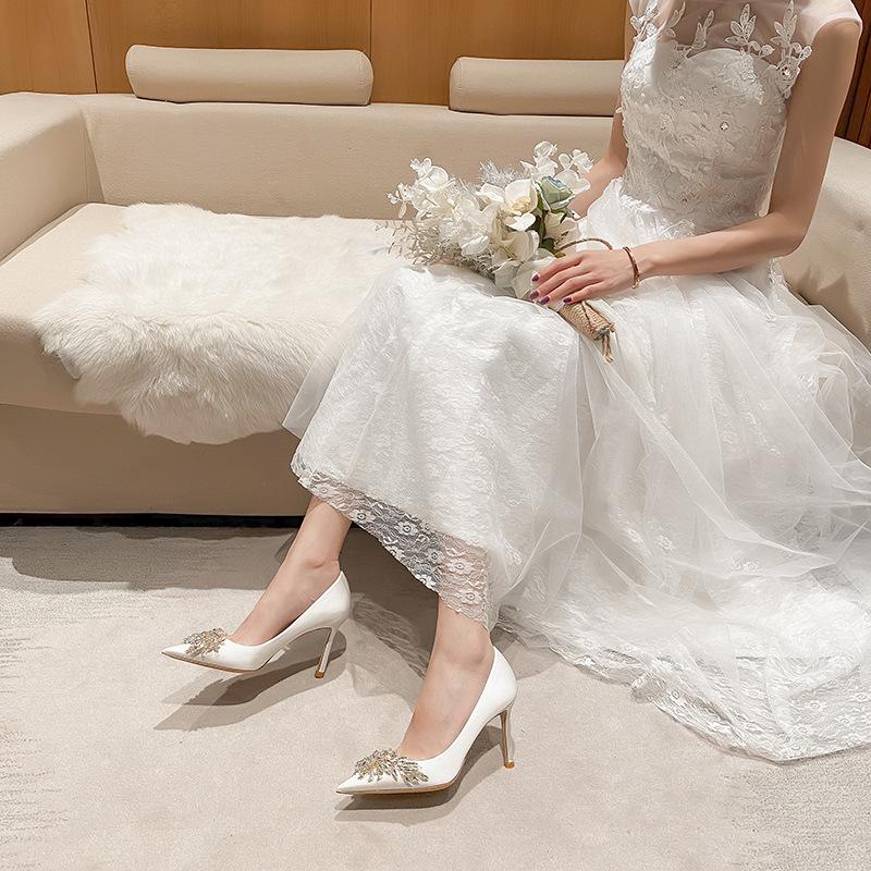 Fashion Women White Wedding High Heel Shoe Elegant Fashion Designer Pointed Tip Fine High Heels Women Pearl Banquet Wedding Shoe Tacones