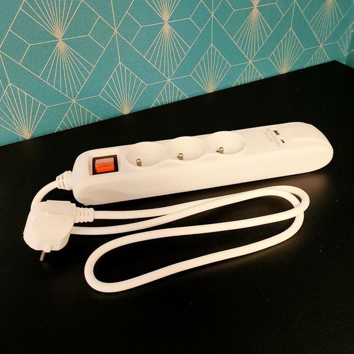 Bloc Multiprise - BOXELEC - 3500W - 3 Prises Classiques - 2 Ports USB - Câble 1M