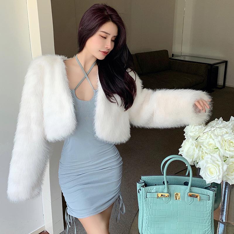 Women's Trendy Faux Fur Eco-Friendly Winter Coat - Short, Plush, and Stylish