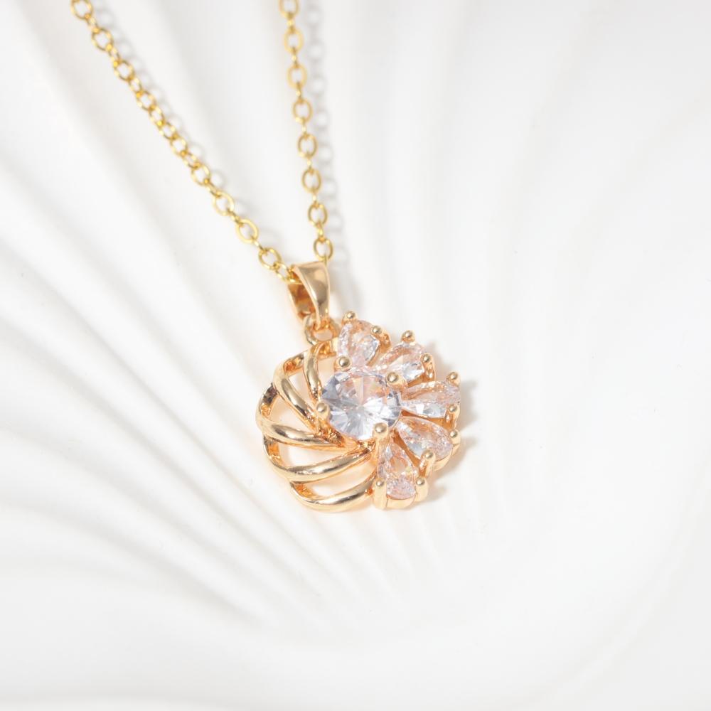 Flower Shape Pendant Necklace for Women Golden Stainless Steel Clavicle Chain Wedding Party Daily Wear Jewelry Accessories