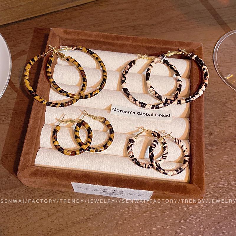 European and American exaggerated leopard print circle earrings women's autumn and winter design stud earrings earrings earrings