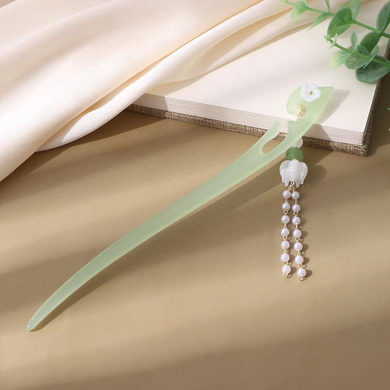 Exquisite geschnitzte Jade-Quaste Haarnadel für Hanfu und Hochsteckfrisuren für historische Kostüme