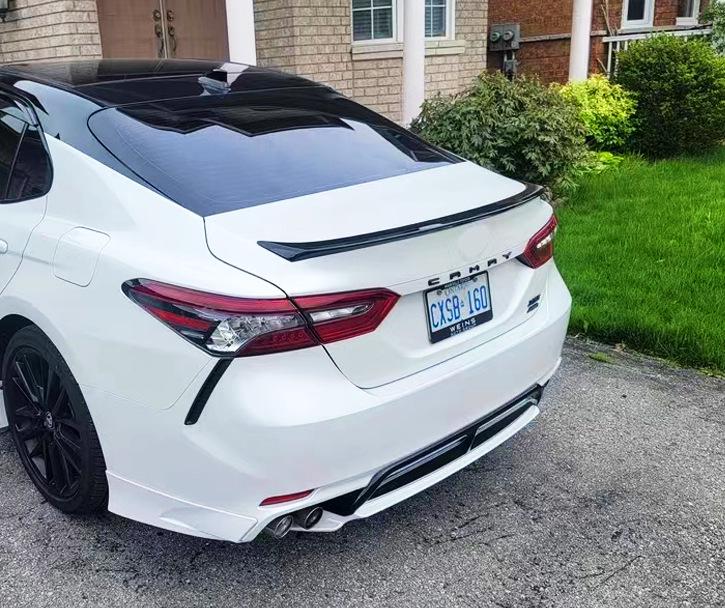 Kit Carrozzeria Stile USA per Camry Gen 8 Modelli 18-23: Spoiler Posteriore, Lip Anteriore, Spoiler sul Tetto, Minigonne Laterali