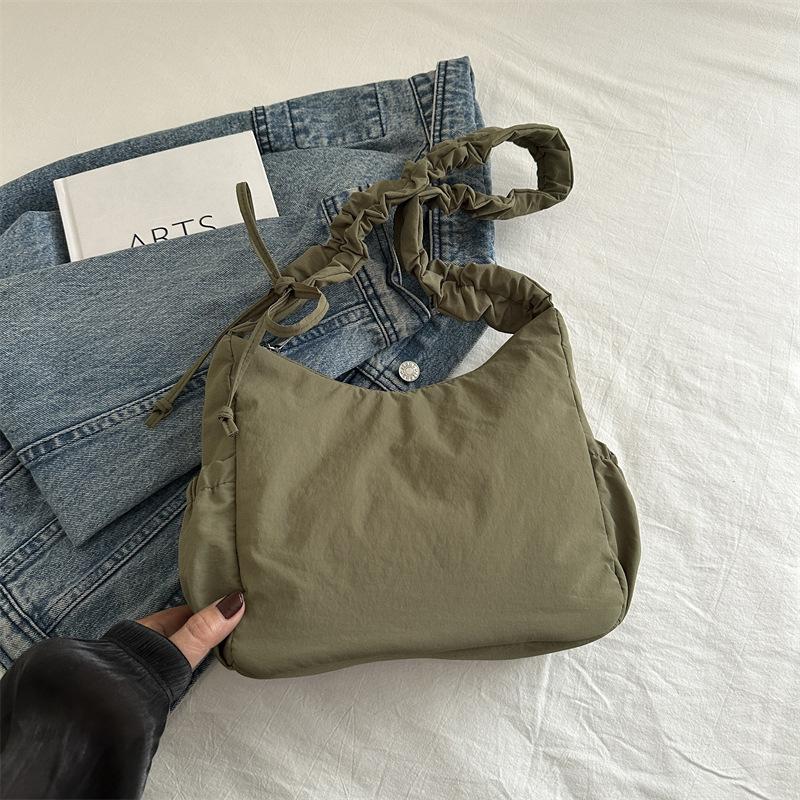 

Осень новая мода плиссированный дизайн нейлоновый материал сумка через плечо женская сумка трендовая универсальная простая сумка-тоут на плечо зелёный
