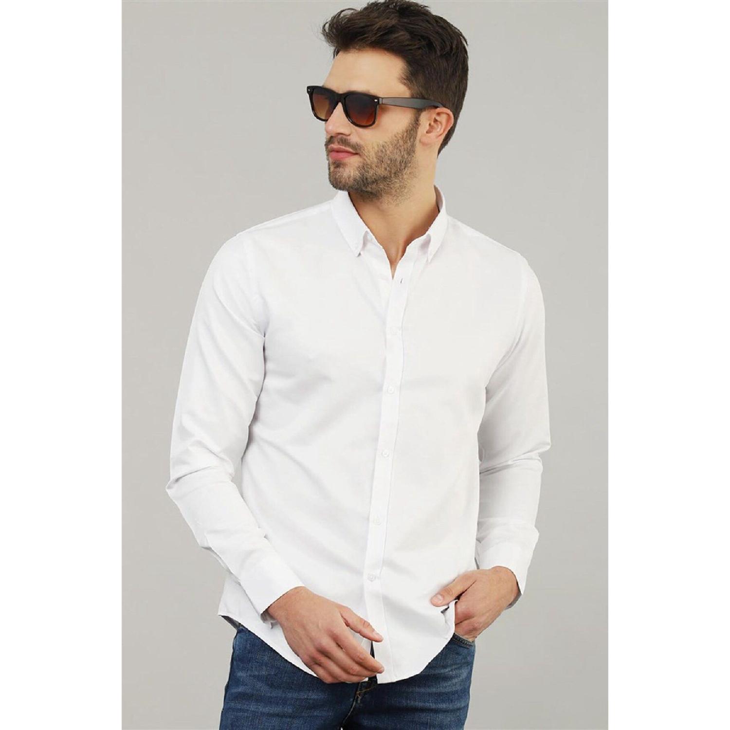 

Облегающая хлопковая однотонная мужская рубашка с воротником на пуговицах, которую легко гладить