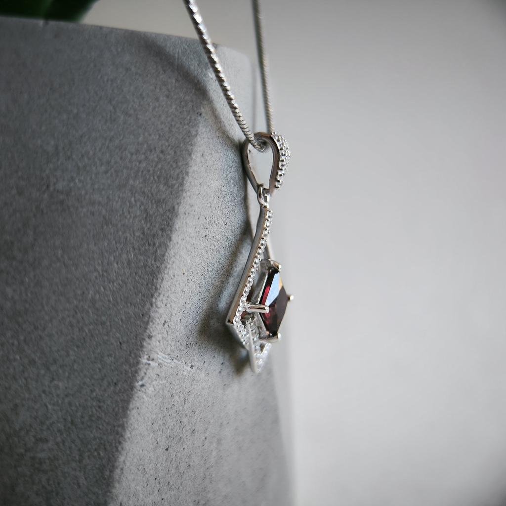 Серебряная подвеска с гранатом 1.701ct (2203995)