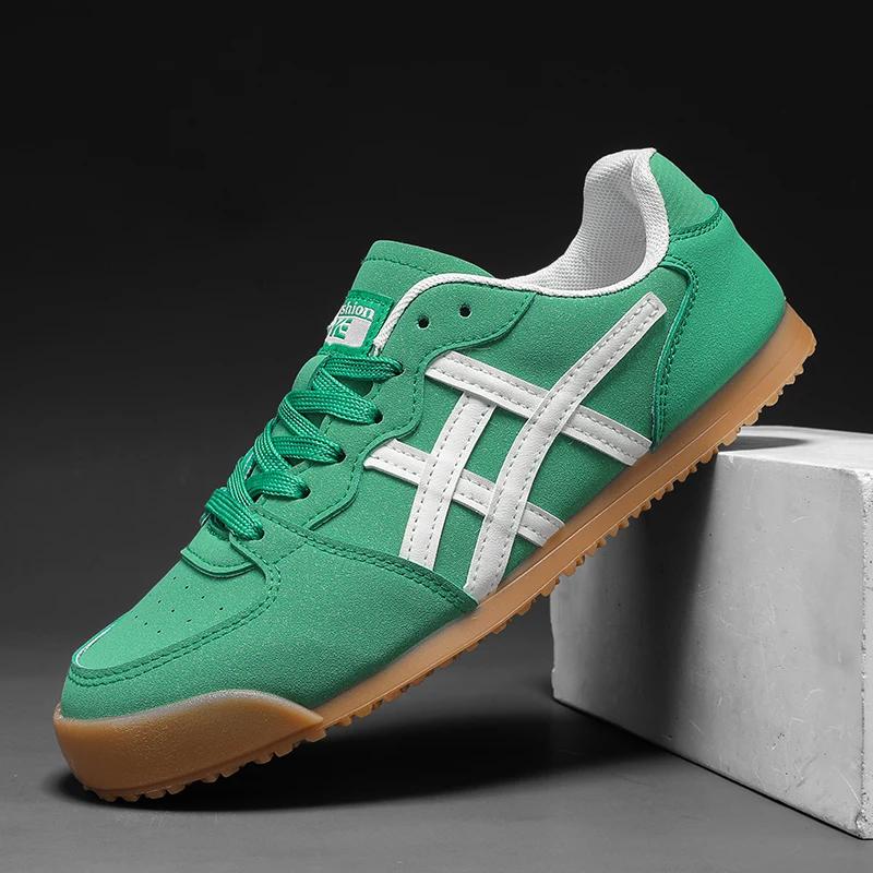 White Breathable Casual Shoes Men Canvas Shoes Korean Men Slip-on Couples Sneakers Comfortable Outdoor Walking Flats Shoes