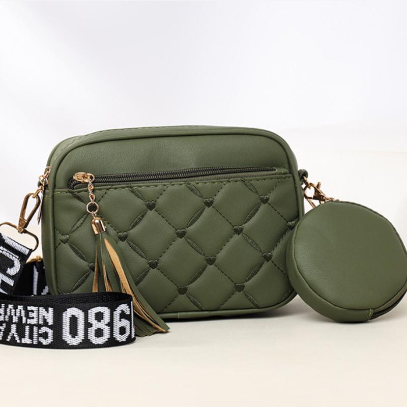 

Spring women s versatile mother and child bag, letter tassel single shoulder small square bag 20*7.5*15cm зелений