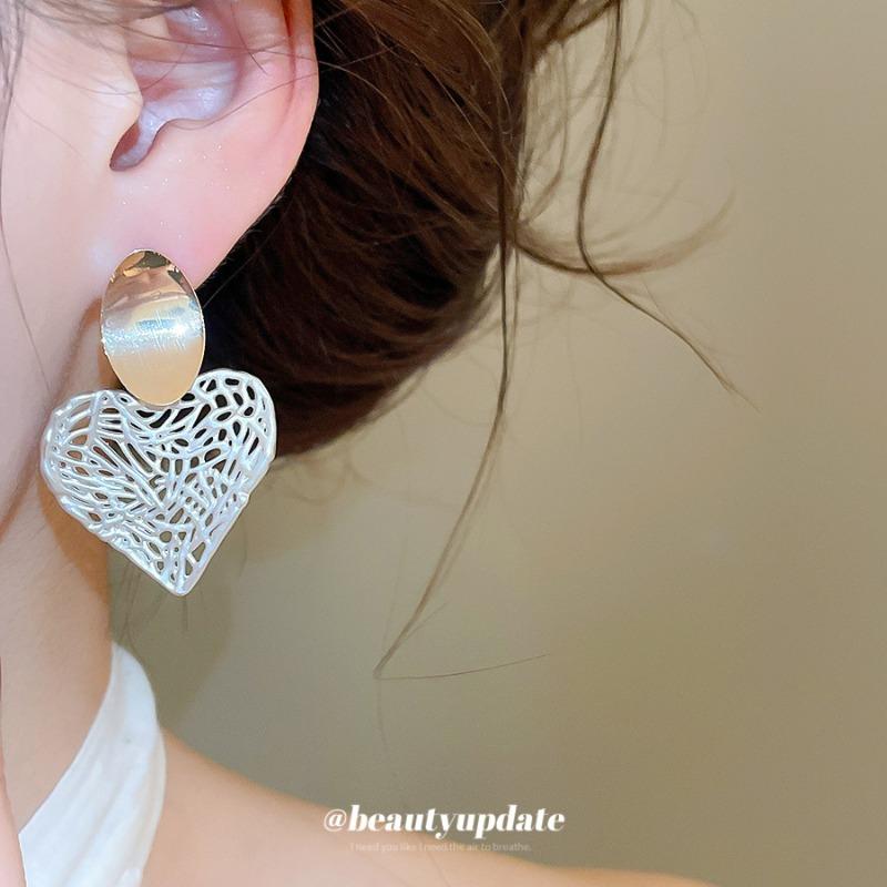 Silver Needle European and American Round Love Hollow Stud Earrings Niche Design Temperament Earrings Light Luxury High-end Exquisite Earrings