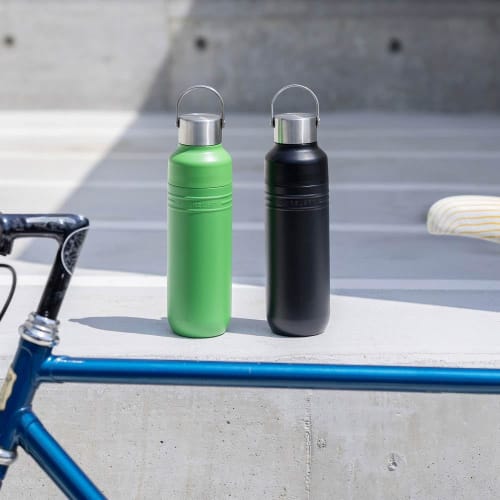 [Red Dot Design Award 2025 Winner] Le Creuset Water Bottle, 500ml, Matte Black, Stainless Steel, Vacuum Insulated, Keeps Drinks Hot or Cold, Wide Mout