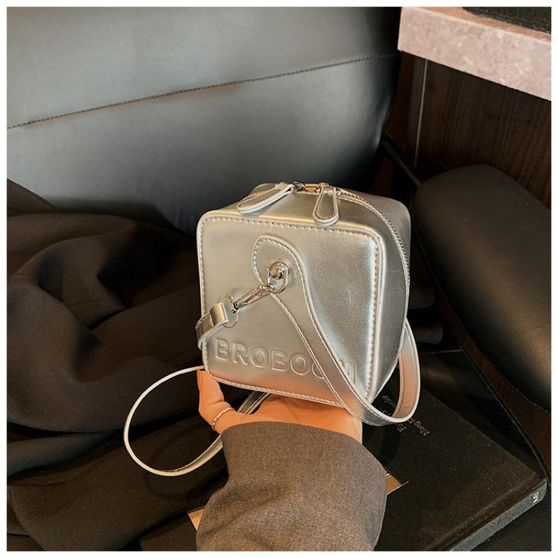 

Spring retro niche new square shoulder bag casual portable underarm bag textured messenger bag серебряный