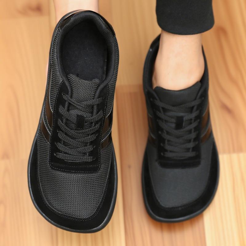 Black Mesh Wide Toe Men's Walking Shoes Silver Accent Strips Lightweight Design Leisure Shoes Non Slip Comfortable Men Sneakers