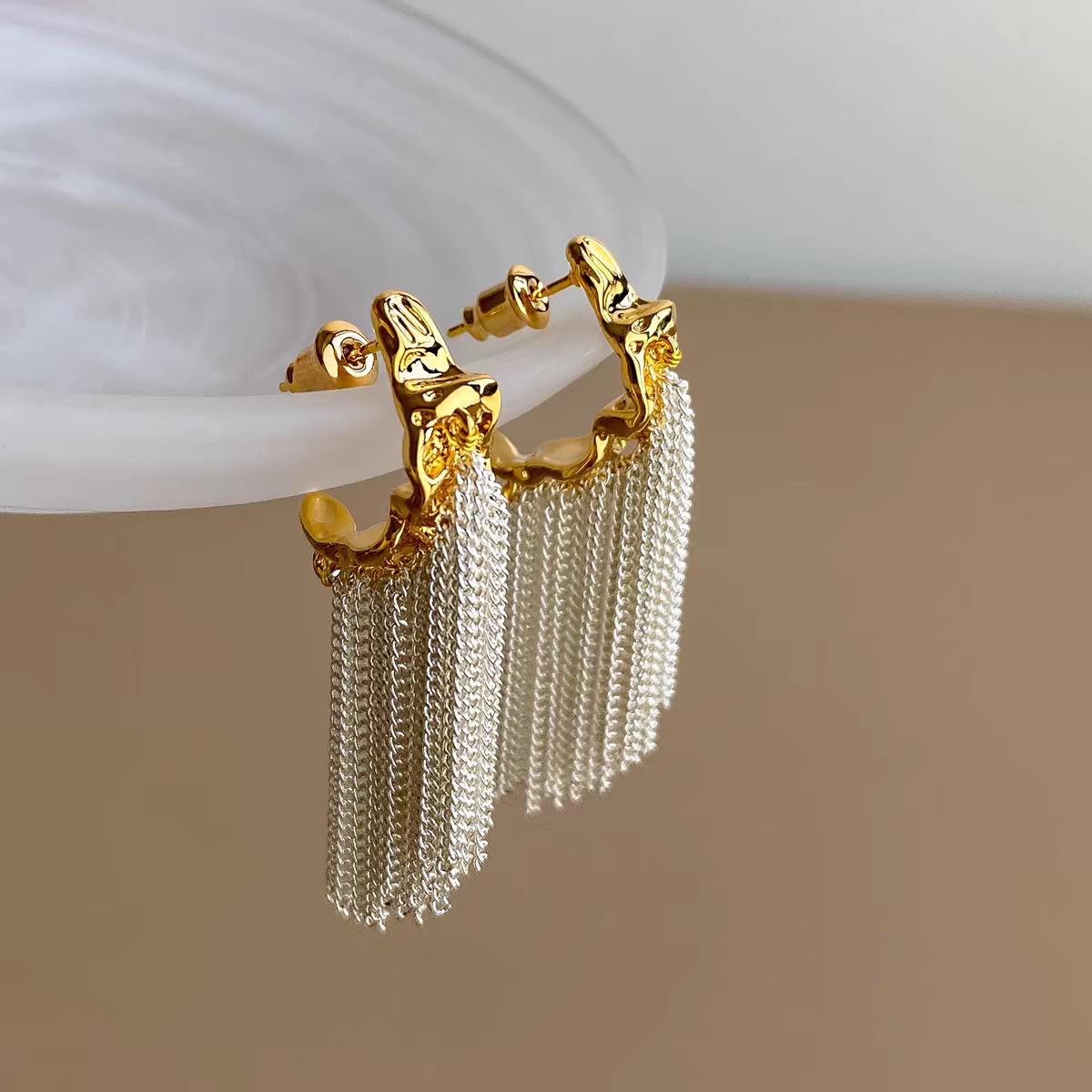 Silver Needle Retro Pleated Tassel Earrings: Creative C-shaped Metal Ear Studs