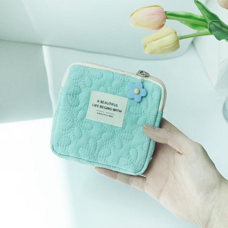Cute Cosmetic Storage Bag Quilted Flowers Designed Cosmetic Bag Soft Comfortable Makeup Bag for Lipstick Jewelry Pouch
