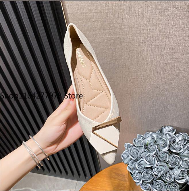 Fashion Flats Shoes Women Pointed Toe Soft Leather Black Beige Lady Fashion Flats Round Buckle Flat Sole Large Size 42 43 Loafers