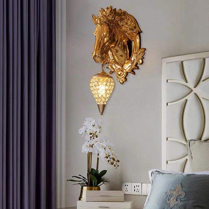 European Style Horse Head Wall Lamp with Electroplated Decorative Background for High-end Lights In Clubs and Hotel Lobbies