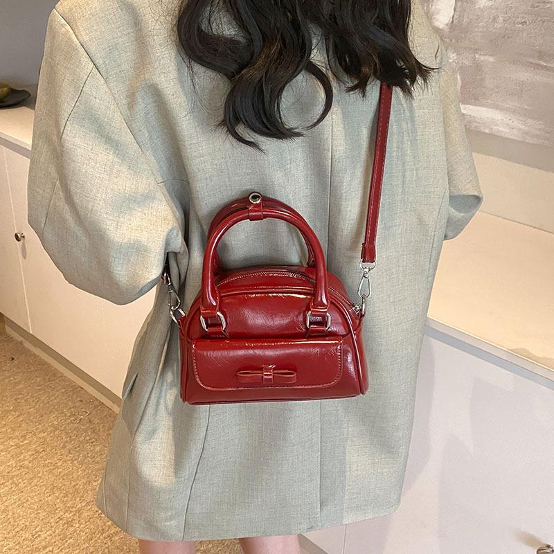 Niche Design 2025 New Korean Handbag Bag Women's Shell Bag Shoulder Messenger Bag Fashionable Versatile Small Square Bag