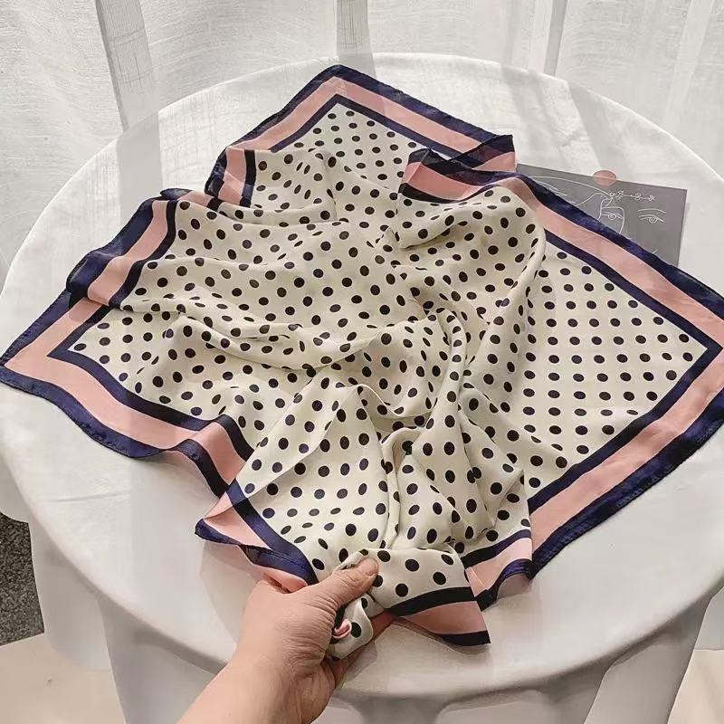 Silk scarf women's neck new scarf with coat 70 small square scarf scarf mother high-end scarf