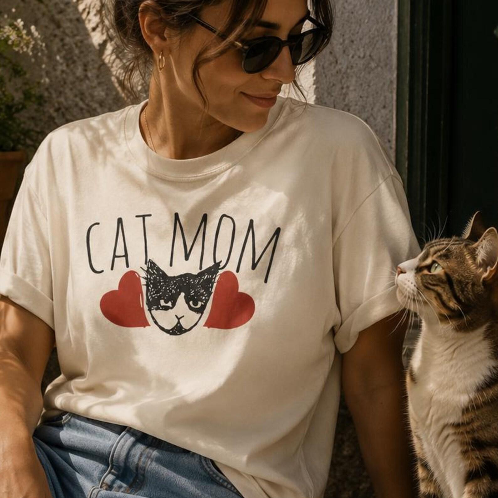 Cat Mom Shirt | Cat Face with Hearts Minimal Graphic Tee, Cute Cat Lover T-Shirt 2XL