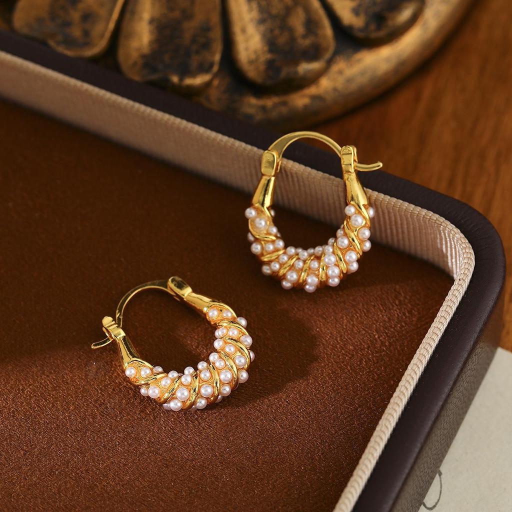 Exquisite Pearl Hoop Earrings: Elegant, Lightweight, Fashionable Design for Women