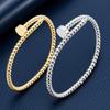 Bracciale in Titanio con Design per Unghie da Donna in Acciaio Inossidabile - Accessorio alla Moda, Inossidabile e Versatile