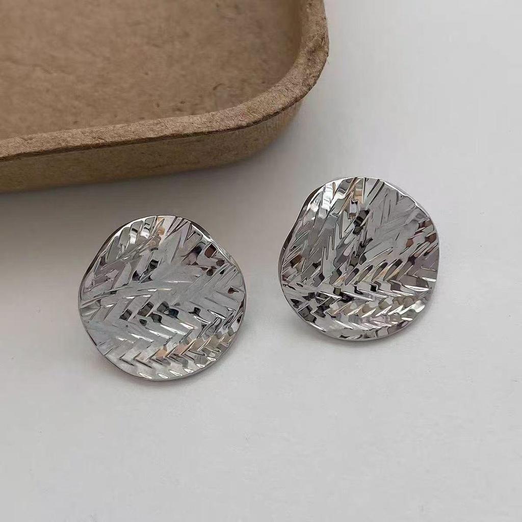 Elegant Wheat Ear Pleated Metal Stud Earrings: Trendy, Luxurious Jewelry for Women