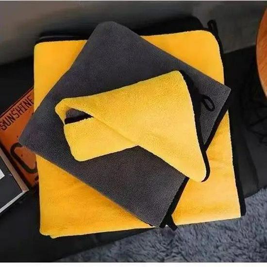 

Quick-Dry Pet Bath Towel: Absorbent, Lint-Free for Dogs & Cats