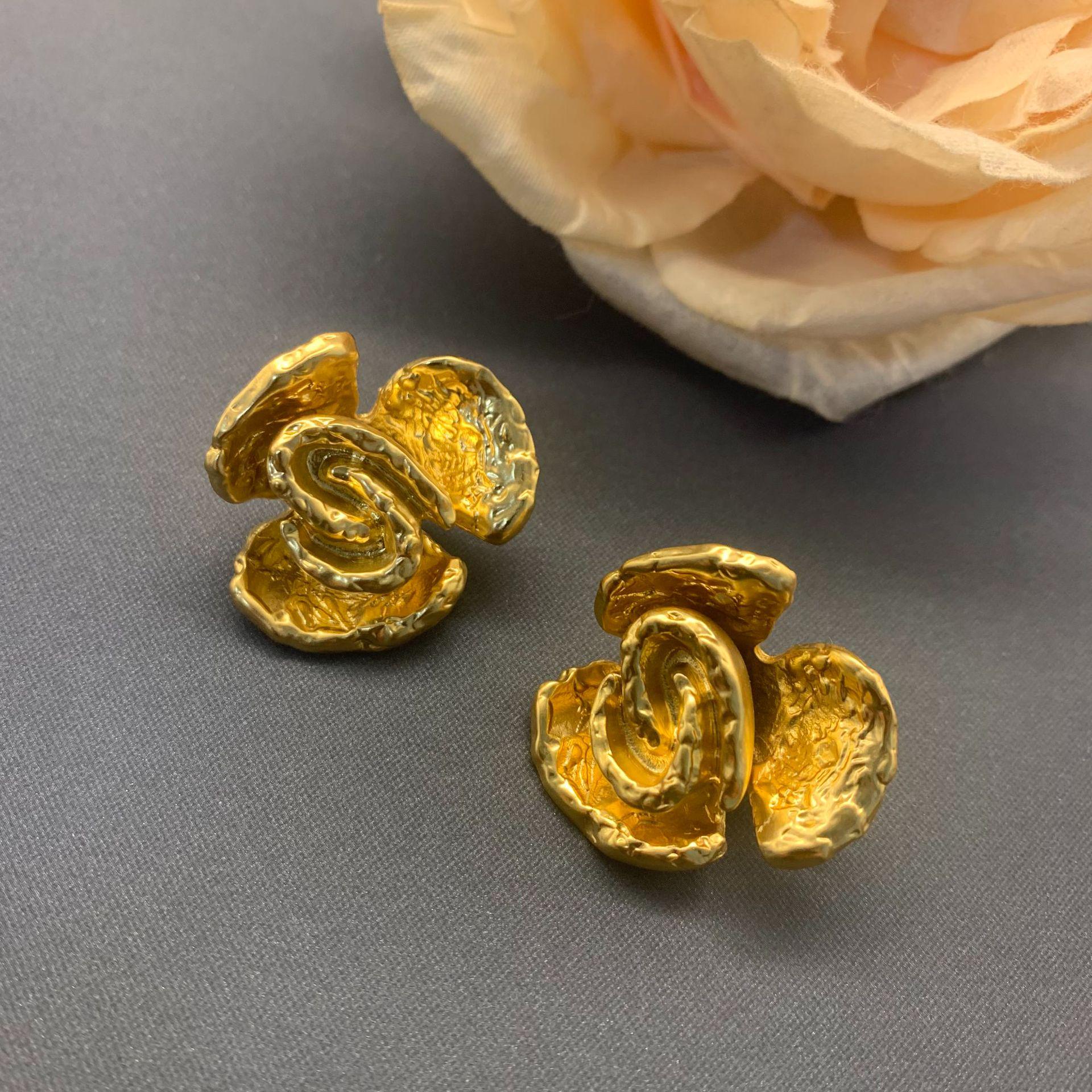 

Elegant French Retro 3D Flower Copper Gold-Plated Stud Earrings