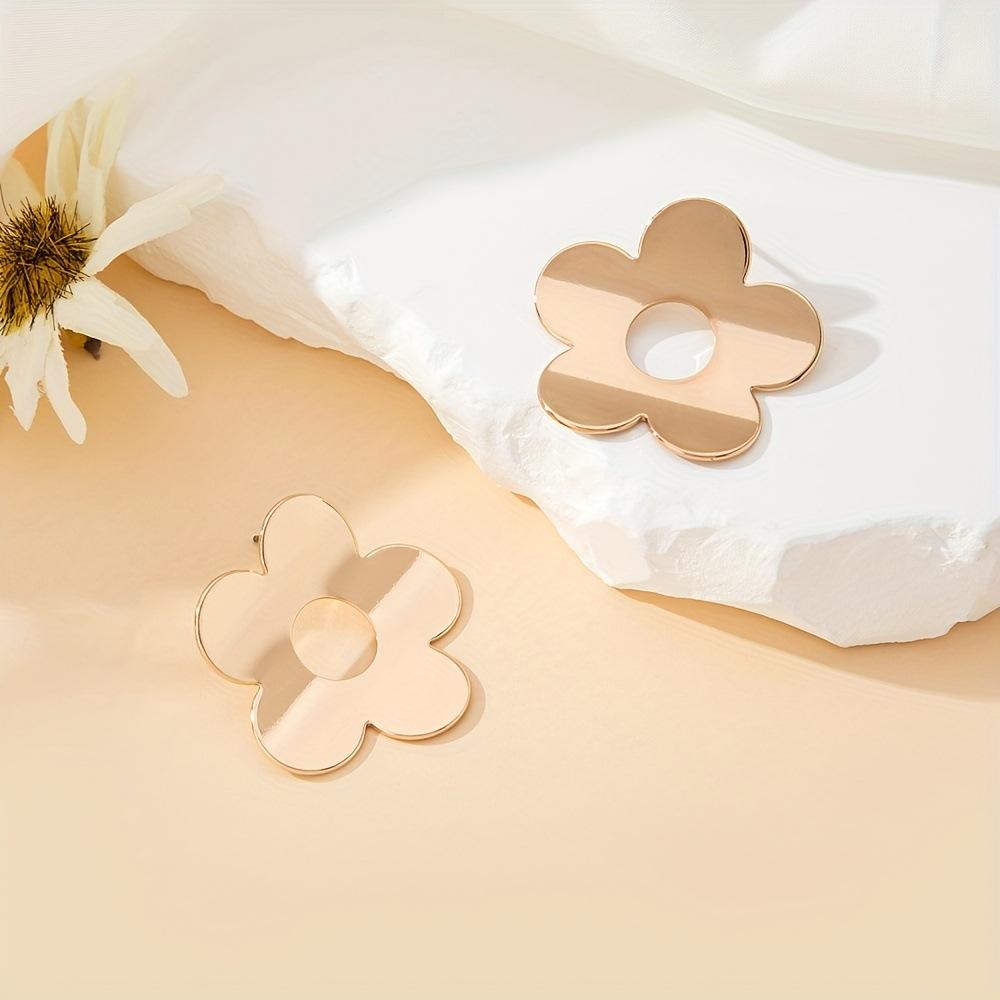 Simple metal mirror stud earrings, sweet and cool personality, simple and cold retro hollow golden flower earrings for women