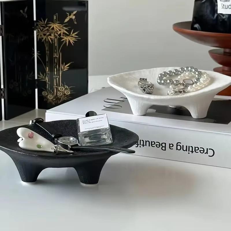 Creative Ceramic Jewelry Tray with Unique Three-Legged Artistic Design Multifunctional Oval Desktop Accessory Tray