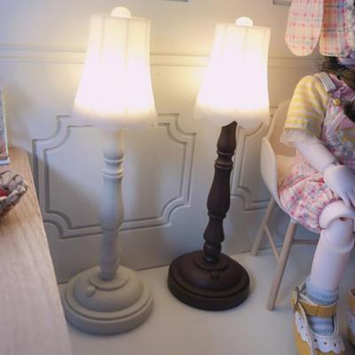 1:12 Puppenhaus-Miniatur-Stehlampen mit LED-Licht, Puppenhaus-Möbelspielzeug