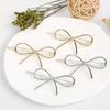 [1 épingle à cheveux dorée] Élégante épingle à cheveux dorée en métal | Barrette minimaliste chic avec un design de ruban torsadé, accessoire de cheveux élégant pour tous les jours
