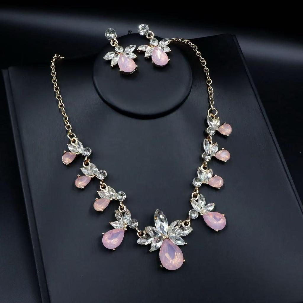 Emerald Green Geometric Necklace & Earring Set with Temperament Ear Hooks and Trendy Clavicle Chain.