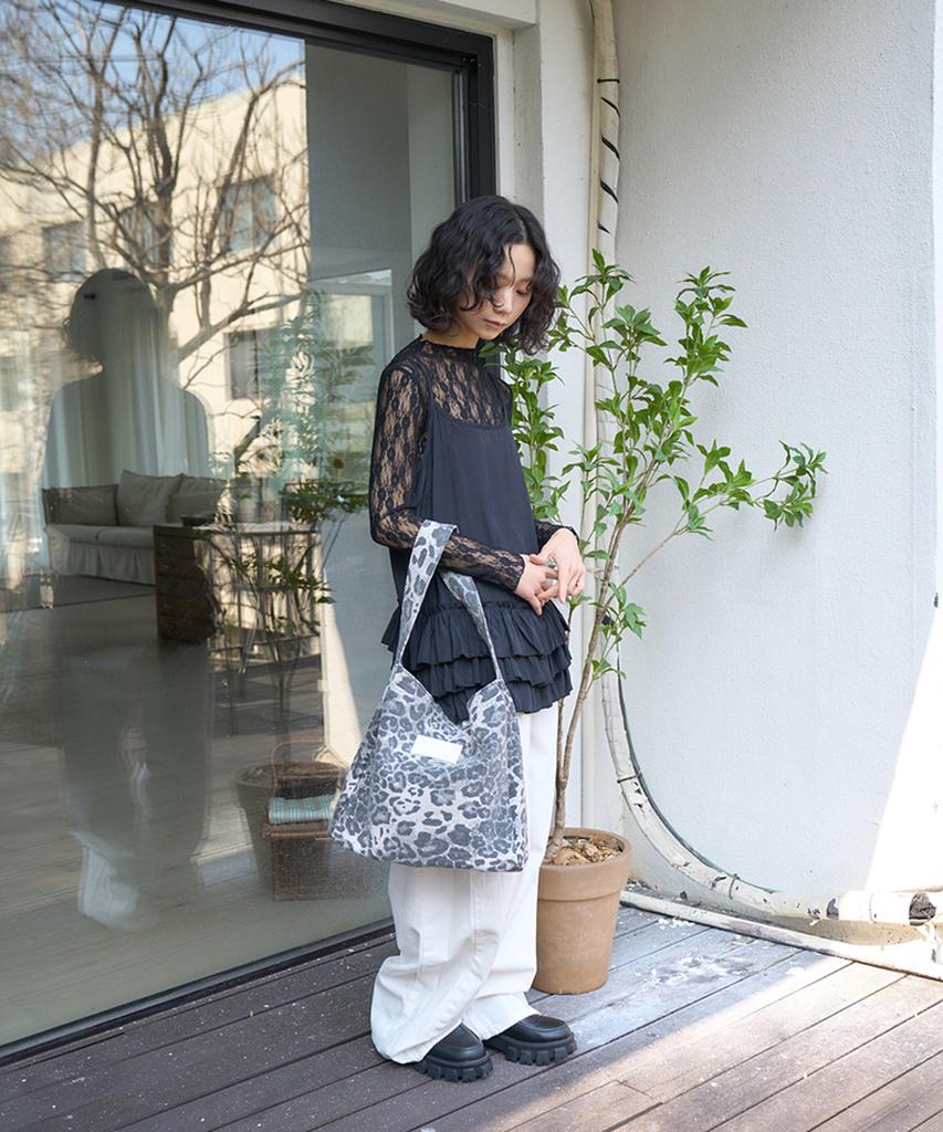 The Green Lab Leopard Print In-Pocket Shoulder Bag [Ash Grey]