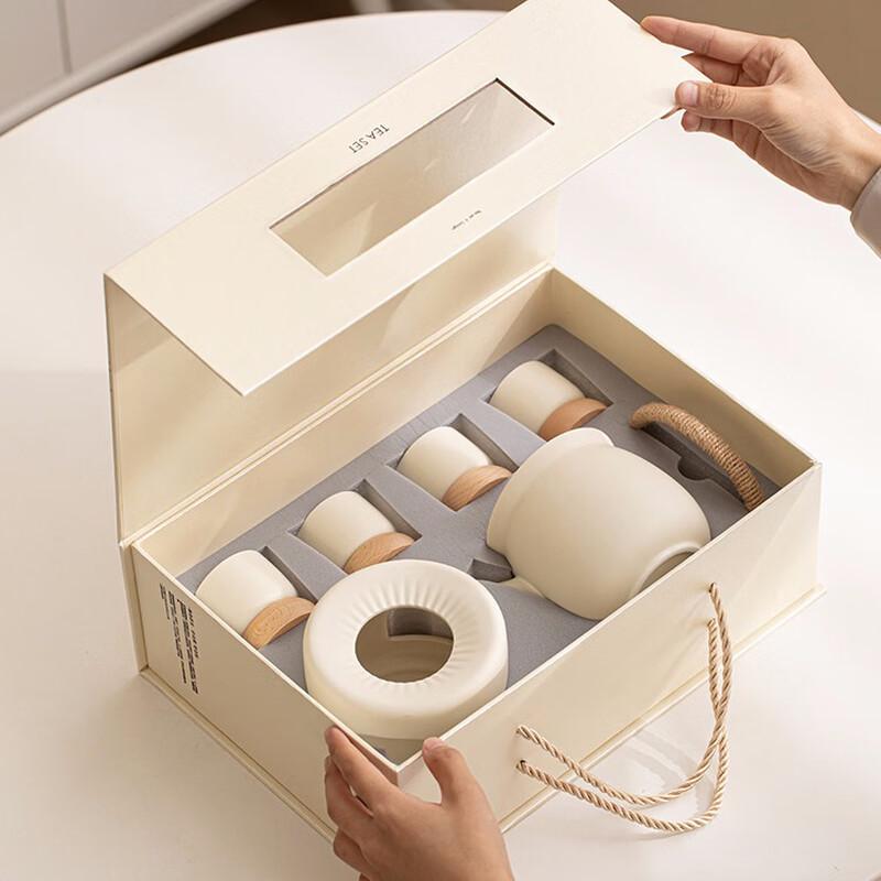 Krémově žlutá keramická elektrická konvice na čaj