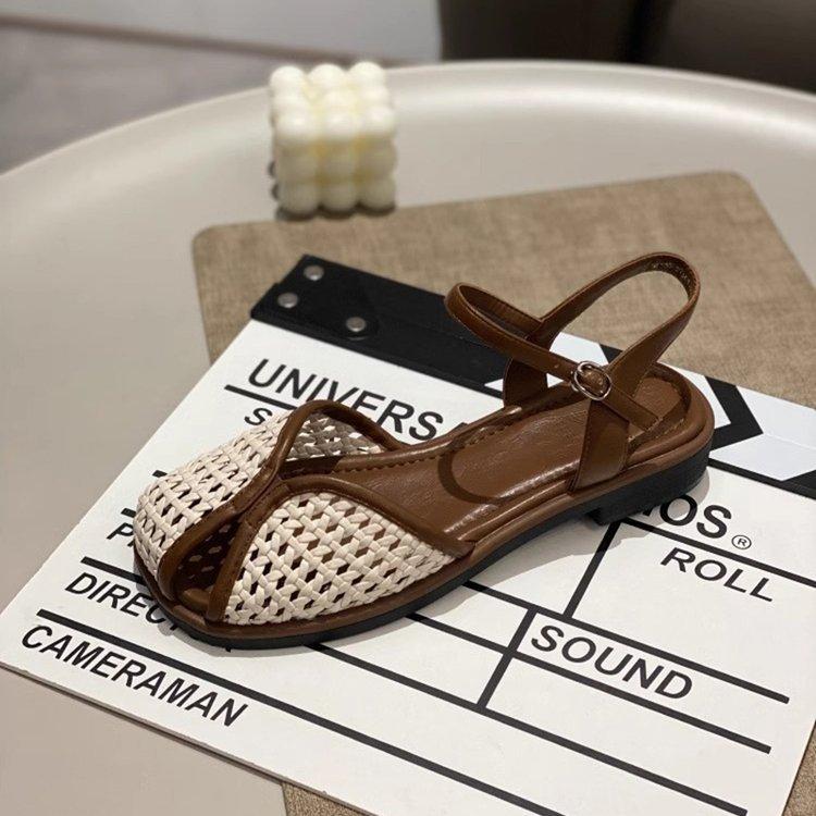 

Roman sandals women s summer wear 2025 summer new flat-bottomed bag head with holes shoes niche retro feet 35