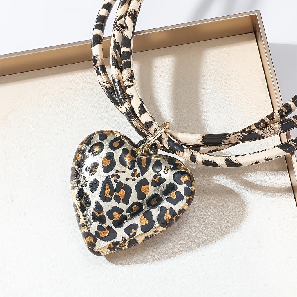 Fasjonabelt kjærlighetsleopardanheng med flerlags lærtau personlig kravebenskjede