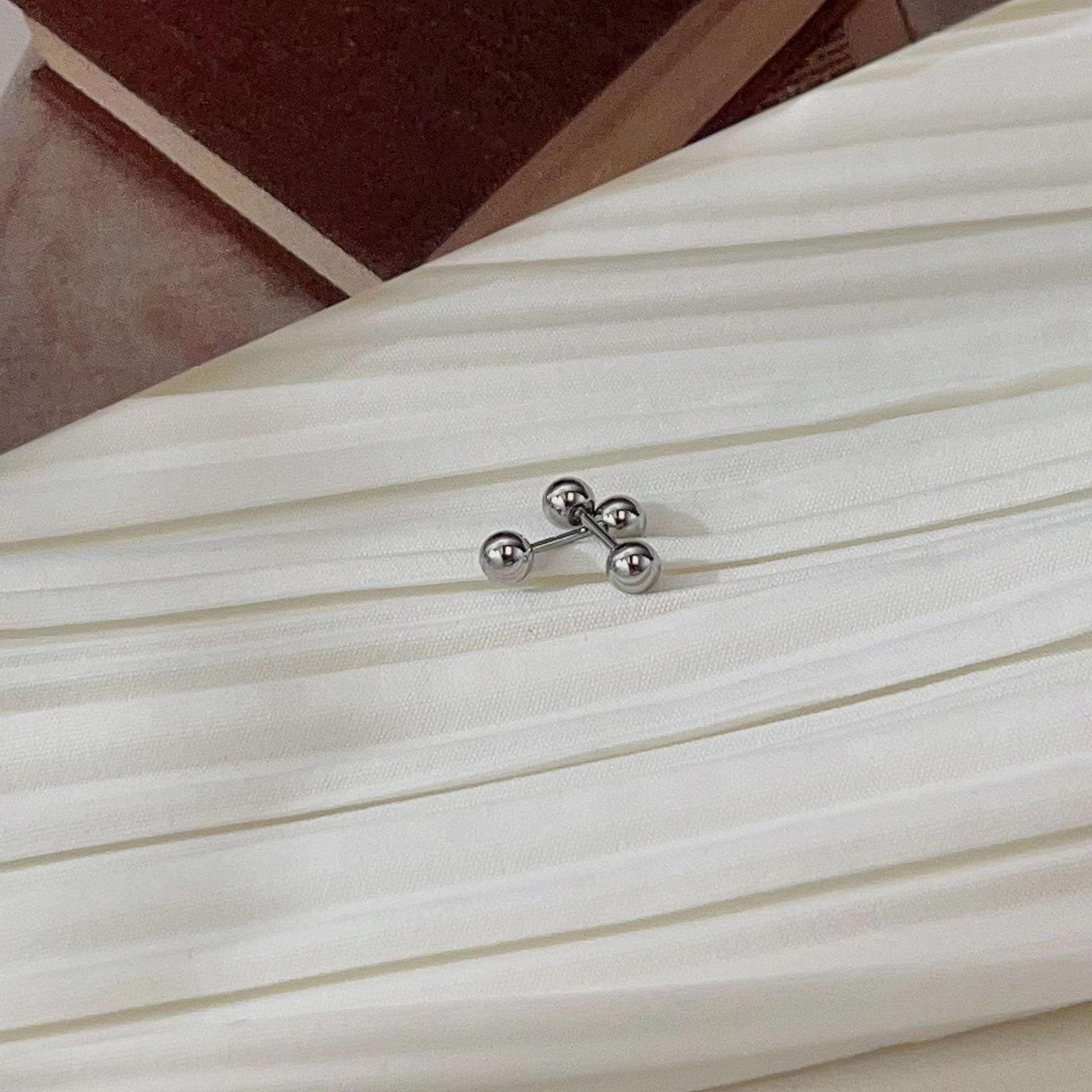 

Элегантные маленькие циркониевые серьги-каффы: Серебро 925 пробы для женщин, способствующее здоровому сну 4mm double-ended ball earrings