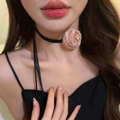 Lehký luxusní vysoce kvalitní saténově růžový krajkový náhrdelník s růžemi pro ženy, sladký, vynikající, personalizovaný módní krční řetízek, řetízek na klíční kost