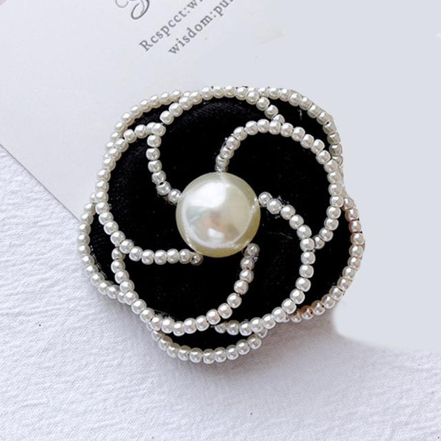 

Новая мода тканевая брошь в виде цветка камелии, жемчужные булавки и броши для женщин, пряжка для шарфа, рубашки, корсажа, ювелирные изделия, подарки