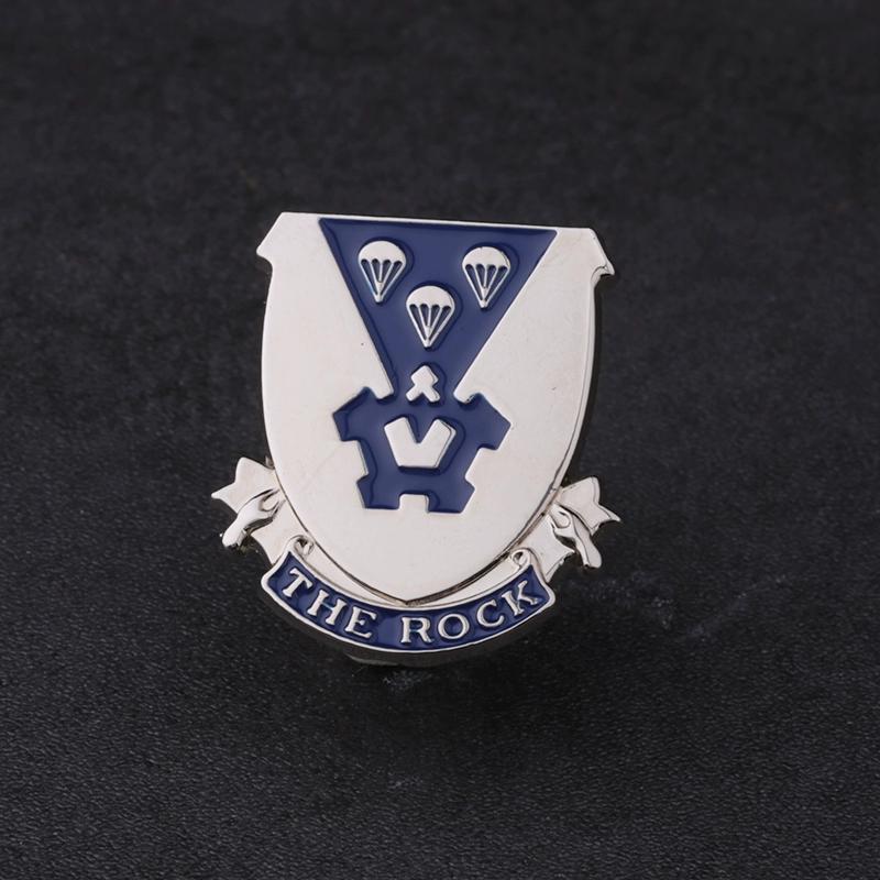 

Армия США Соединенные Штаты 503-й пехотный полк Значок подразделения DUI Командный значок Идентификационный Беретный значок Значок на брови Значок на мантию