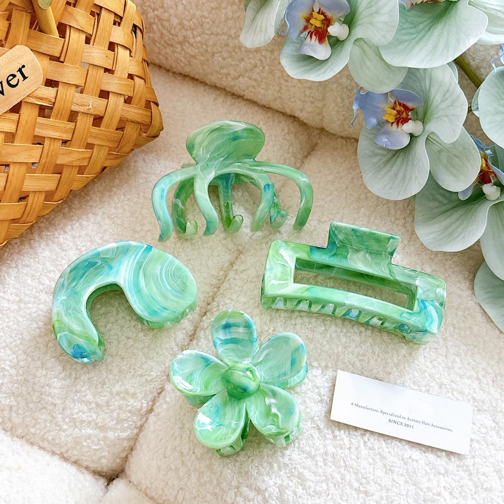 Elegant Resin Hair Claw Clip In Unique Floral And Geometric Designs For Women