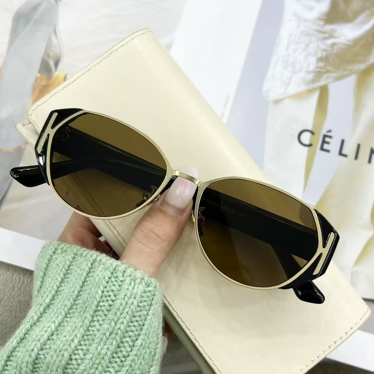 

New Sunglasses Celebrity Travel Photography Glasses UV Resistant and Sun Shading Versatile Sunglasses золотой