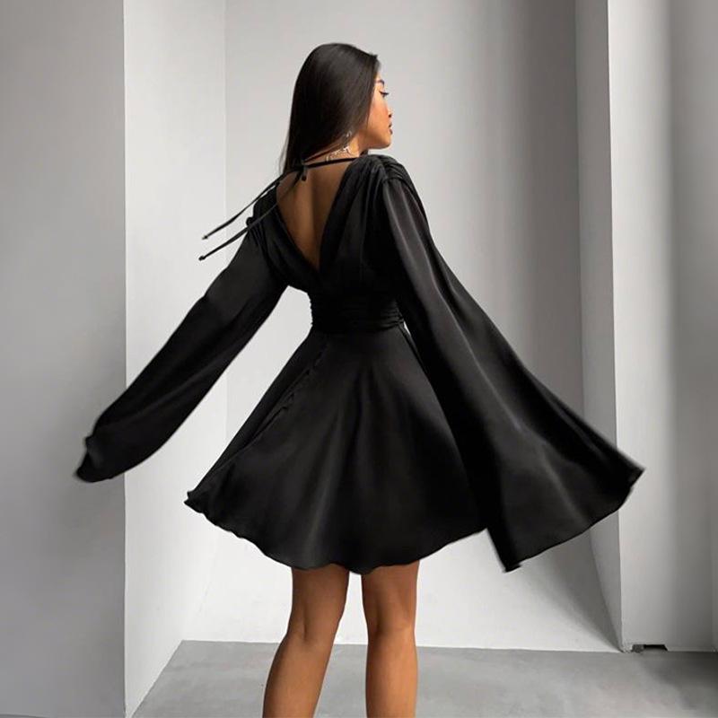 Elegantes einfarbiges Langarm-V-Ausschnitt-Rückenfreies Schnür-Taille-Betonendes Kleid