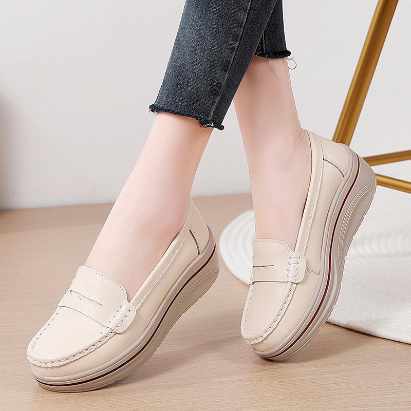 Spring Women Platform Shoes Leather Flats Sneakers Women Casual Wedge Shoes Slip On Moccasins Mother Shoes Autumn Women Loafers