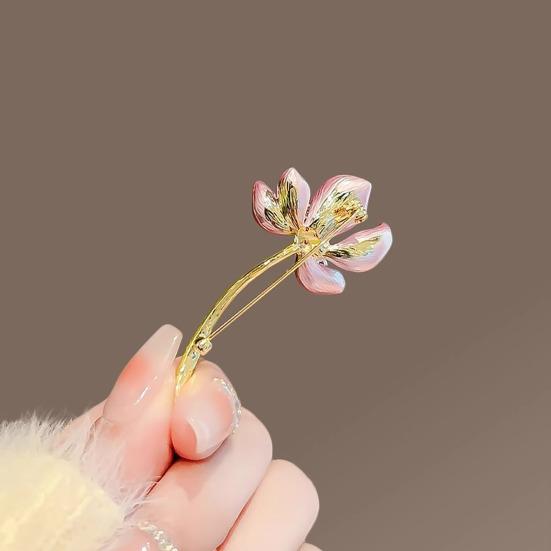 Women Brooch Imitation Pearls Inlay Pink Flower Design Lapel Pin Non-Slip Buckle Scarf Badge Clothing Bags Accessories