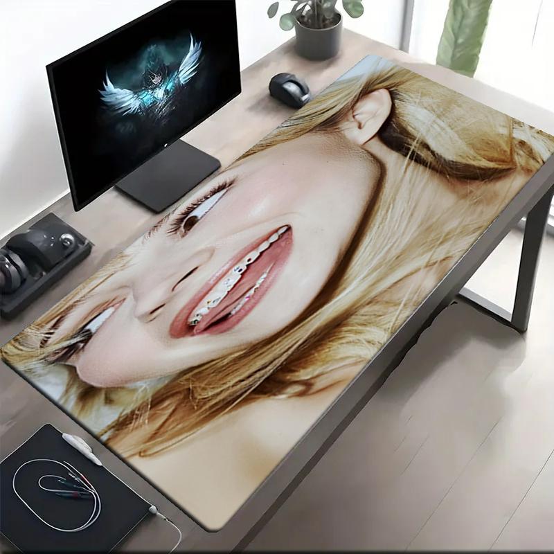 Podložka pod myš s motivem Angele, Protiskluzová gumová základna, Multifunkční kancelářská a domácí dekorace, Perfektní pro personalizaci pracovního prostoru.