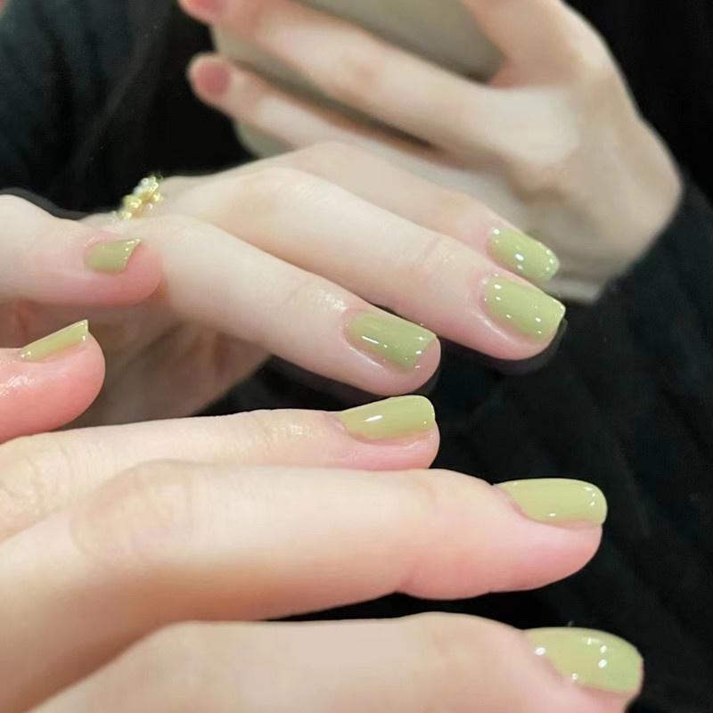 Bunte Süßigkeiten-Kollektion 24-teiliges Set kurzer dünner Nagelfolien in Uni-Farben