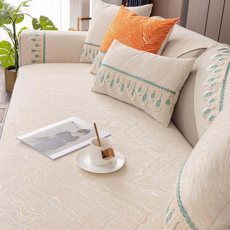 Erschwinglicher Luxus-Stil Modernes High-End-Leder-Sofa-Kissen Hochwertige Vier-Jahreszeiten-Allgemeinstoffe Rutschfester Bezug Überwurfhandtuch