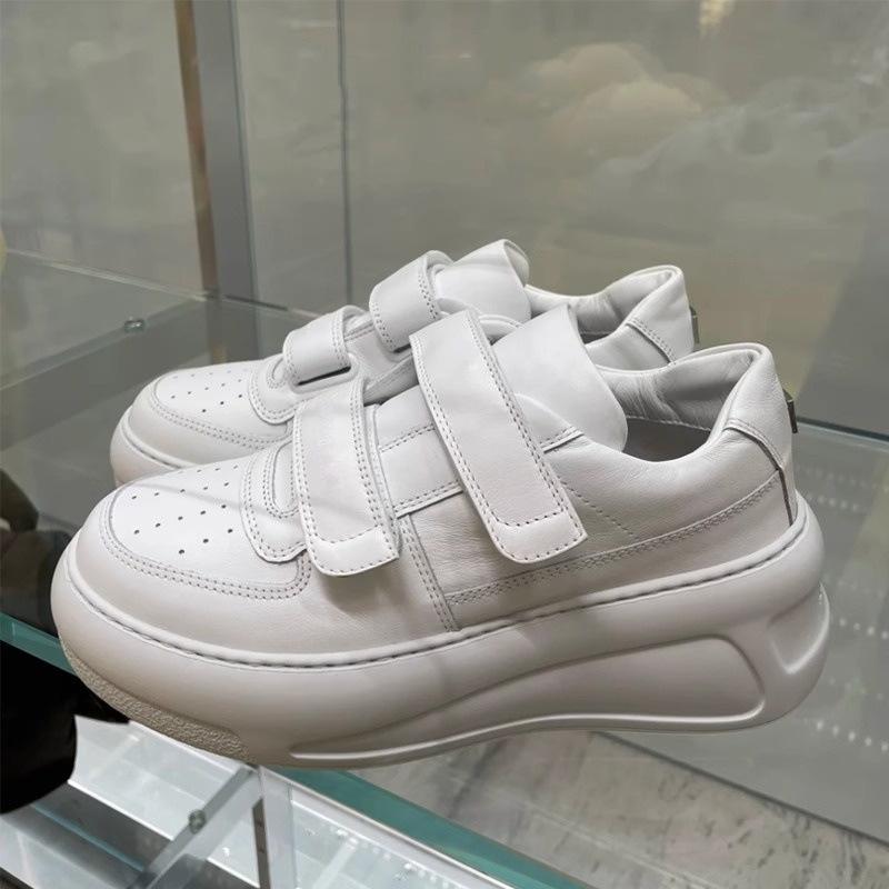 Velcro one-pedal thick-soled muffin heightening sports little white shoes children's 2025 spring and autumn new popular board shoes